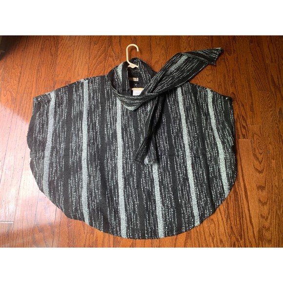 Azz Trading Inc Poncho Women's Sweater One Size Fits All NWT - Picture 1 of 3